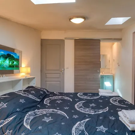 Sous Les Toits Apartament *